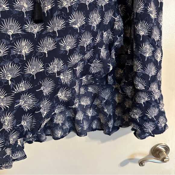 Tommy Bahama Belted Tassel Tiered Faux Wrap Tropical Floral Midi Skirt Blue 12 - Picture 2 of 7